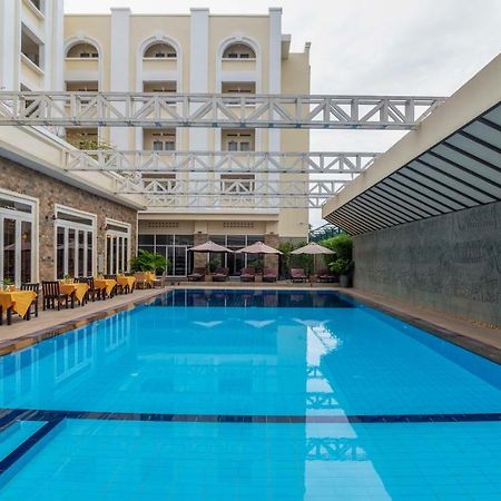 Hotel De La Renaissance Siem Reap Exterior foto