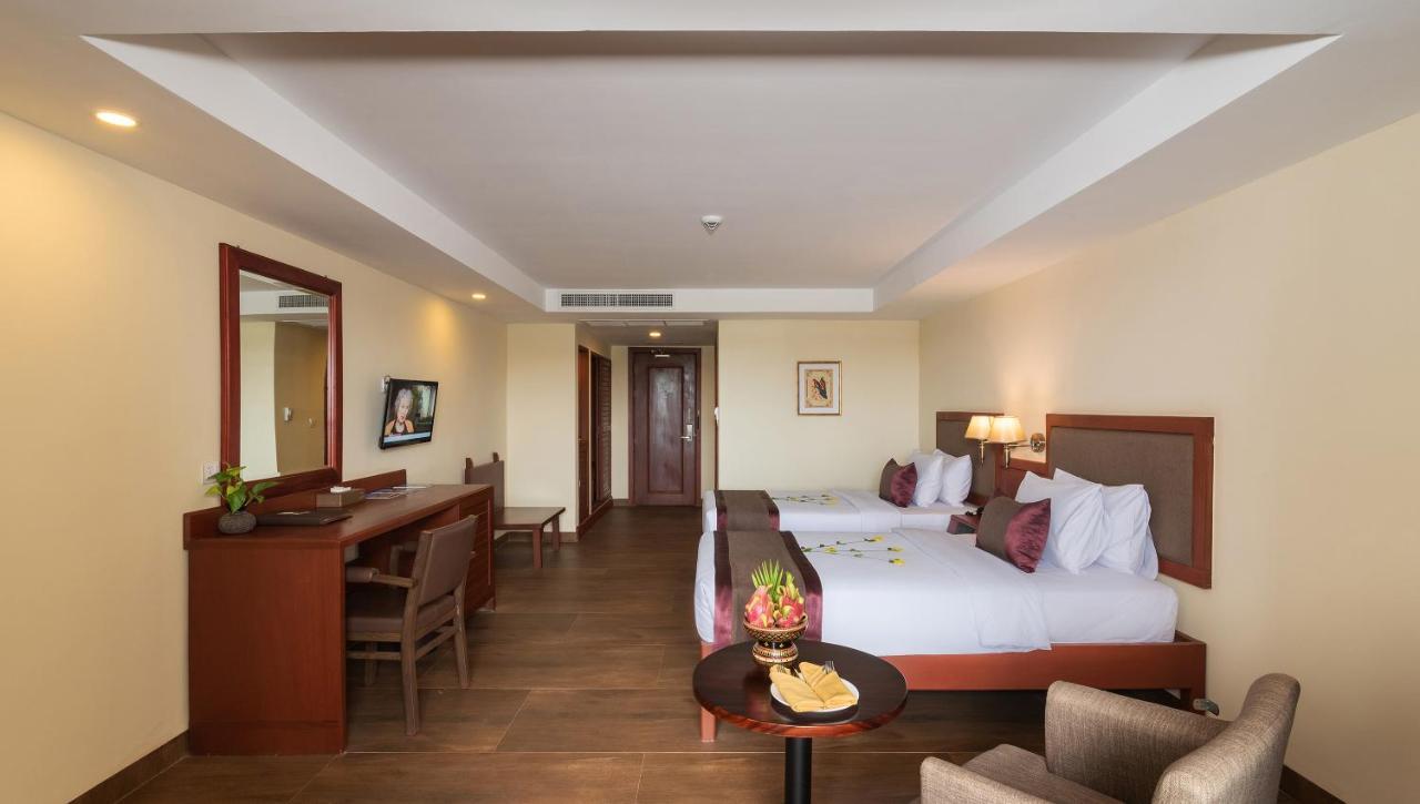 Hotel De La Renaissance Siem Reap Exterior foto